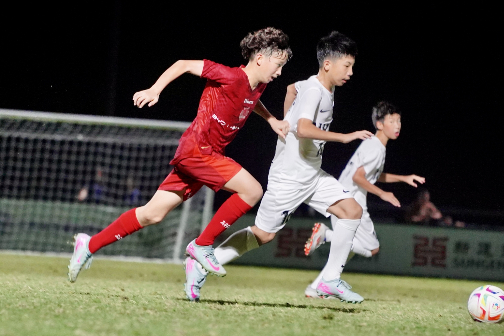 爱游戏-传统足球大赛如火如荼展开，激情四射的简单介绍