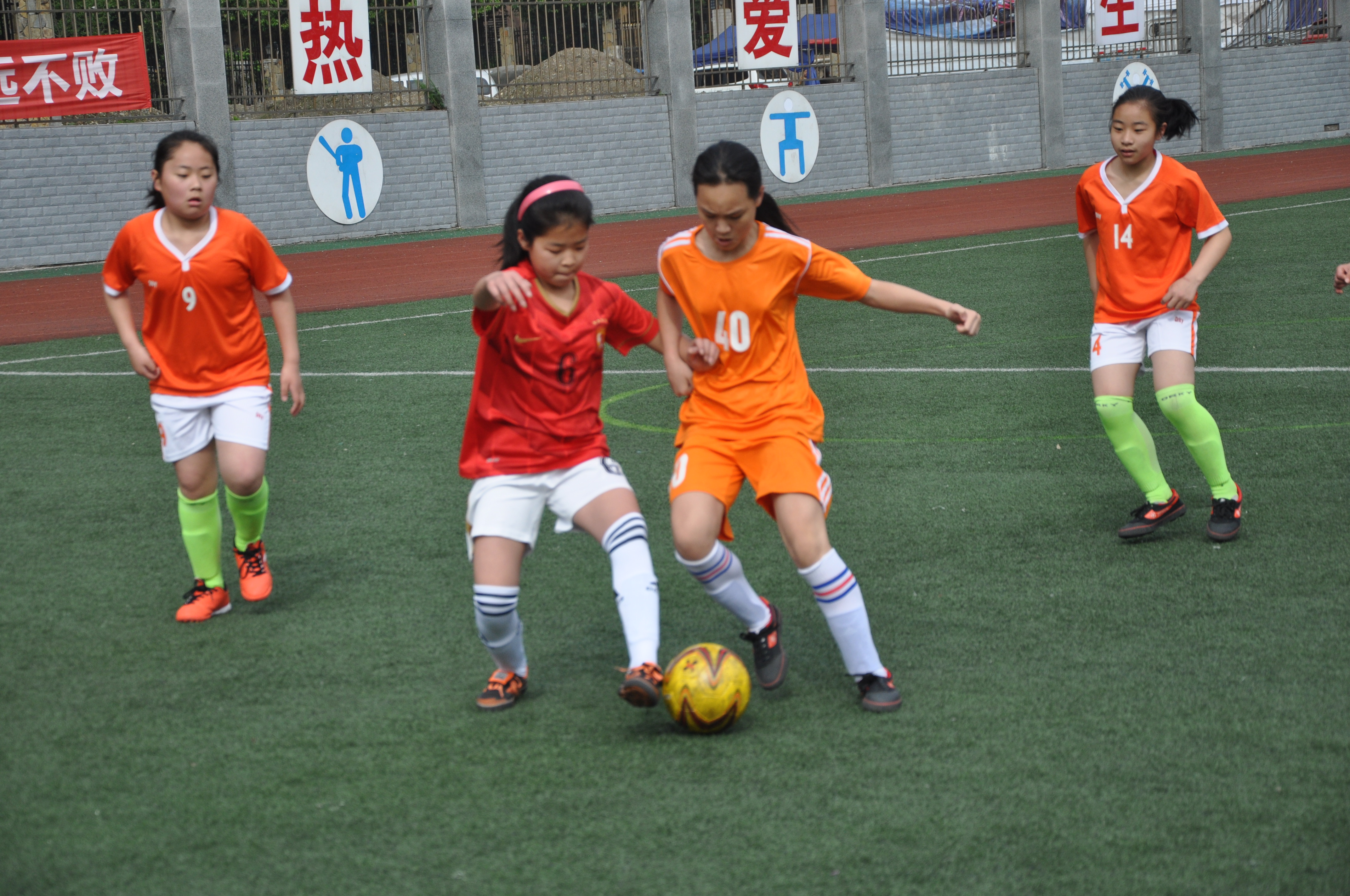 爱游戏-传统足球大赛如火如荼展开，激情四射的简单介绍